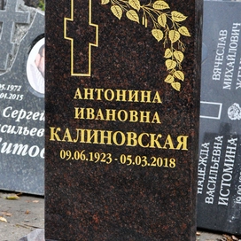 Фото надгробия на могилу с крестом из гранита Балтийский ВП-23