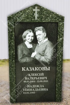 Комбинированный памятник из зелёного гранита Балтик-грин и чёрного гранита Габбро-диабаз с гравированными большими портретами