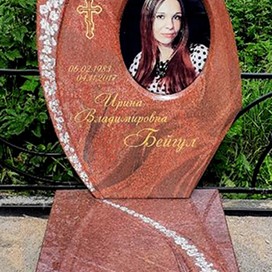 Фото оригинального памятника из красного гранита Сюськюянсаари