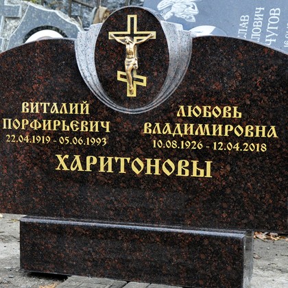Фото фигурного надгробия с крестом из гранита коричневого ГП-10
